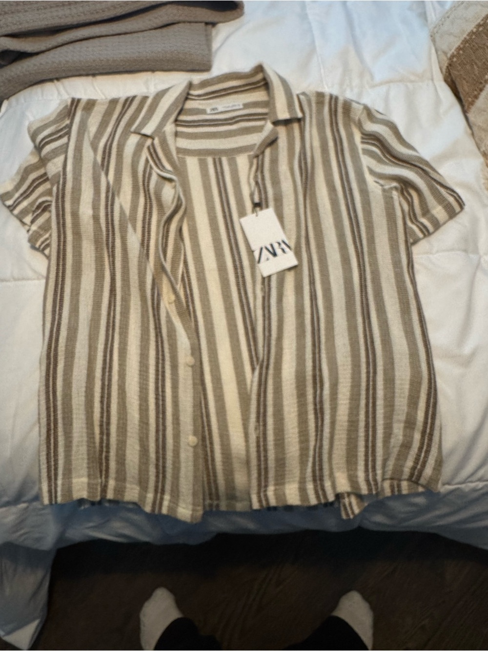 ZARA Men's Short-Sleeve Button-Down Shirt in Beige and Cream Stripes